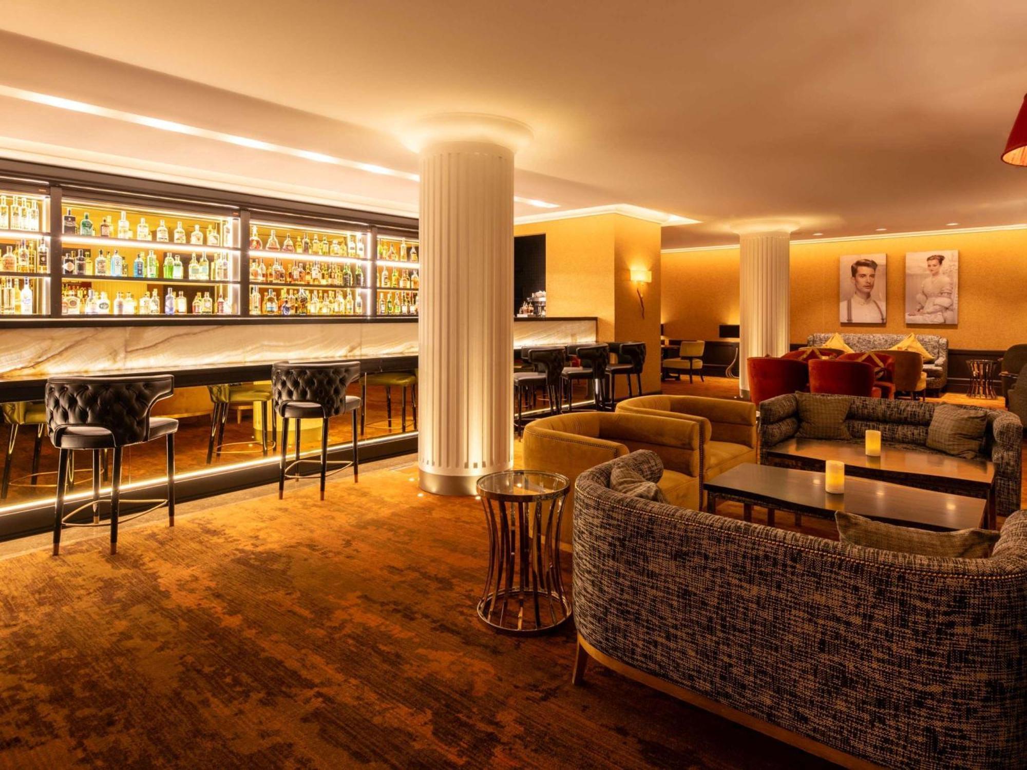 Отель Sofitel Frankfurt Opera Франкфурт-на-Майне Экстерьер фото The bar at the 2018 London Design Festival
