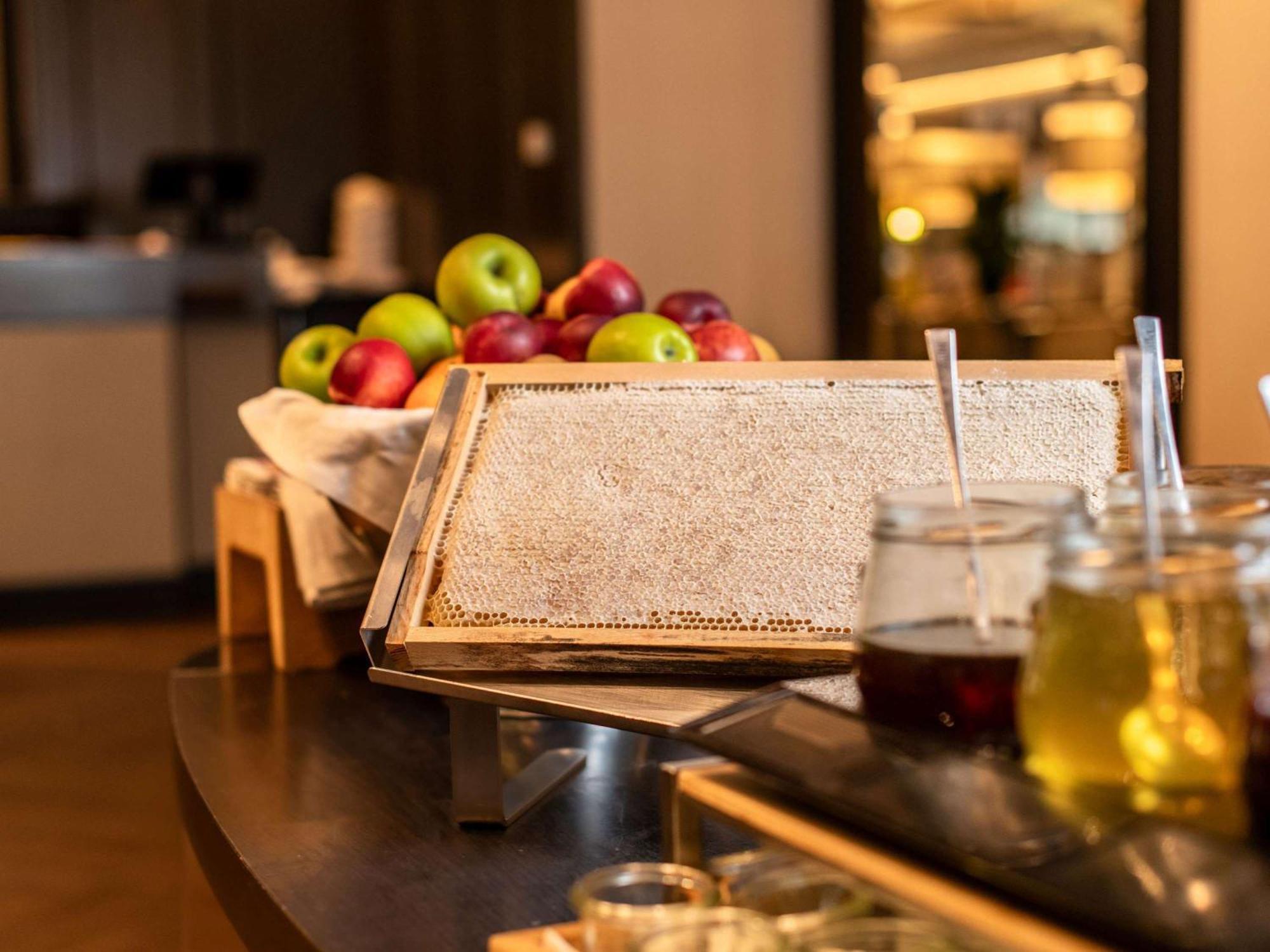 Отель Sofitel Frankfurt Opera Франкфурт-на-Майне Экстерьер фото Honeycomb