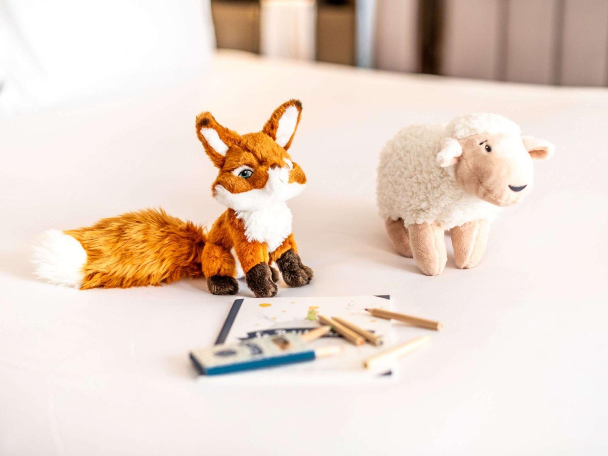 Отель Sofitel Frankfurt Opera Франкфурт-на-Майне Экстерьер фото The Fox and the Lamb