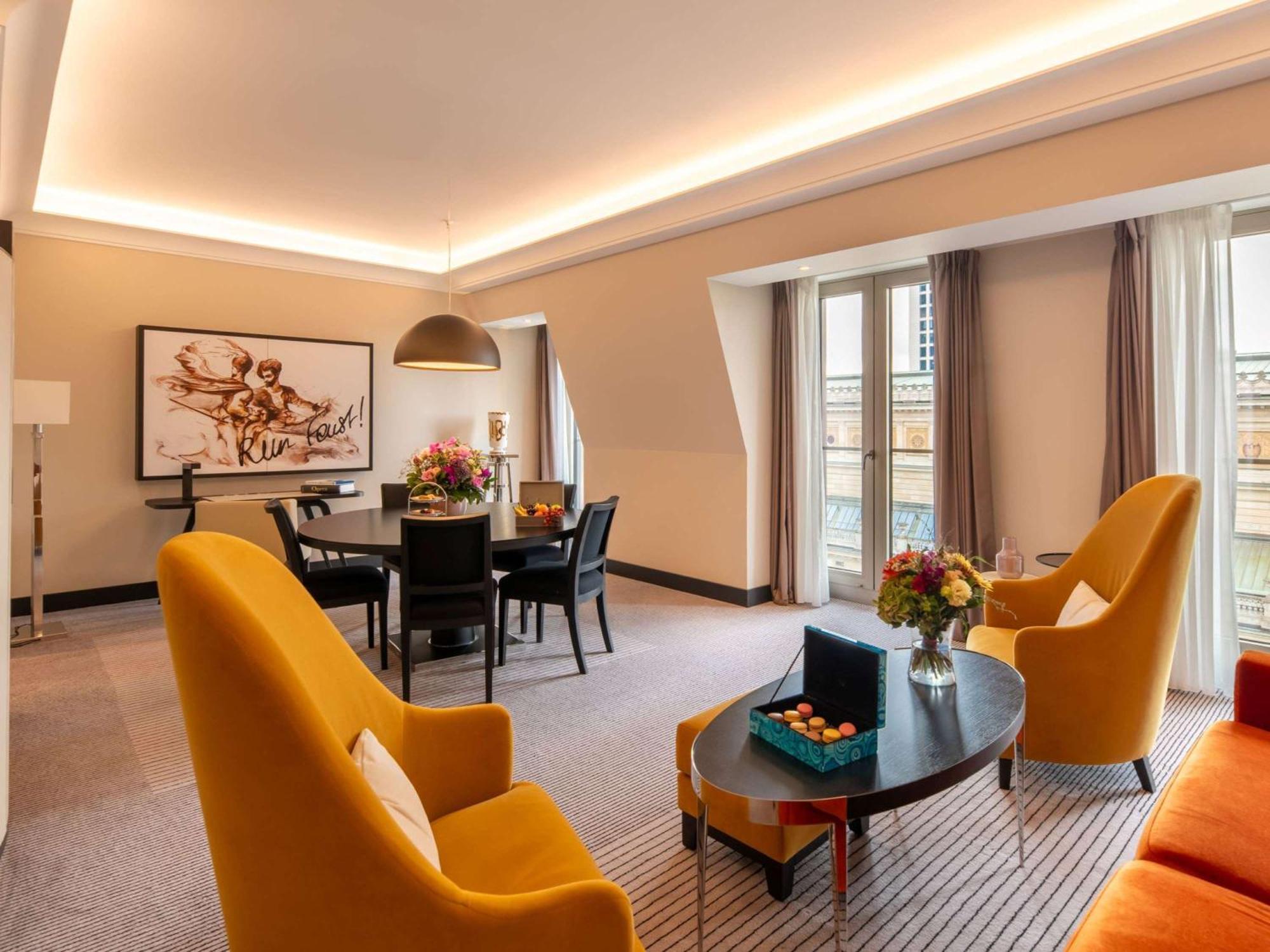 Отель Sofitel Frankfurt Opera Франкфурт-на-Майне Экстерьер фото The Savoy's renovated rooms